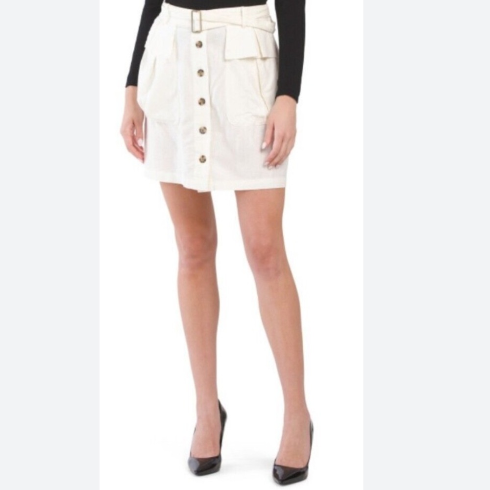 Nicole Miller New York Linen Blend Button Down Mini Skirt in Cream. Size: M